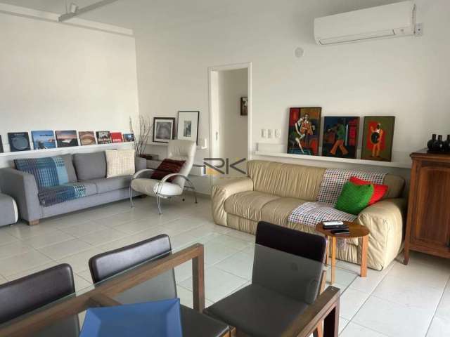 Apartamento Itaguá 3 dormitórios sendo 1 suíte,1 banheiro social, 2 vagas de garagem,varanda gourmet com churrasqueira