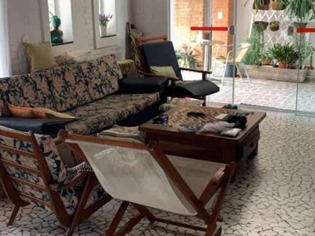 Casa no bairro do itaguá com 5 dormitórios sendo 2 suítes,2 banheiros social,varanda com churrasqueira