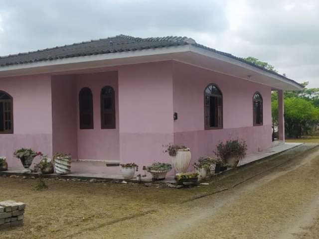 Casa com piscina no Parque São João