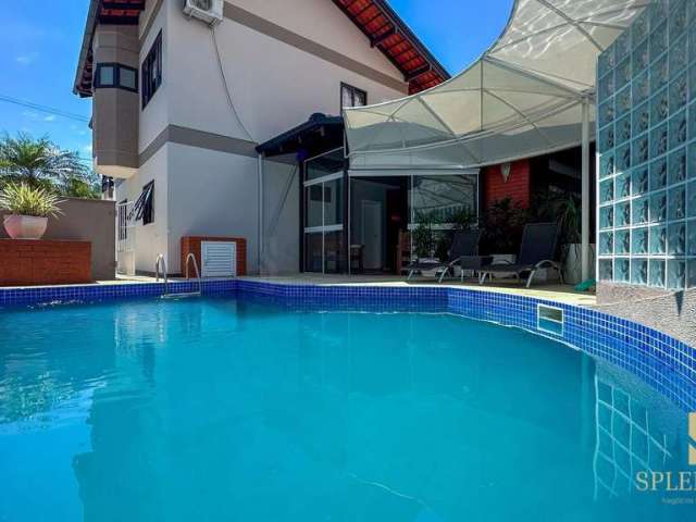 Casa à venda com 3 dormitórios (1 suíte) e piscina no bairro Estados - Indaial/S