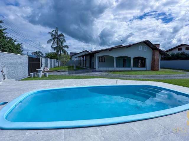 Casa à venda com 3 dormitórios (1 suíte) e piscina no bairro Estação - Ascurra/S