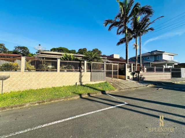 2 Casas à venda no mesmo terreno em uma rua linda, sem saída, no bairro Benedito