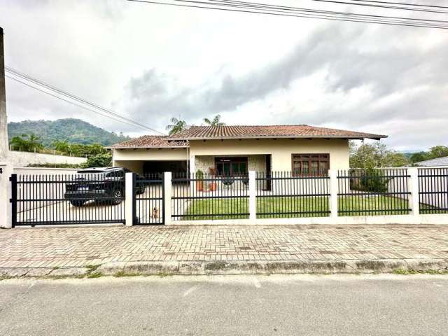 Casa decorada à venda com 3 dormitórios (1 suíte) no bairro dos Estados em Indai