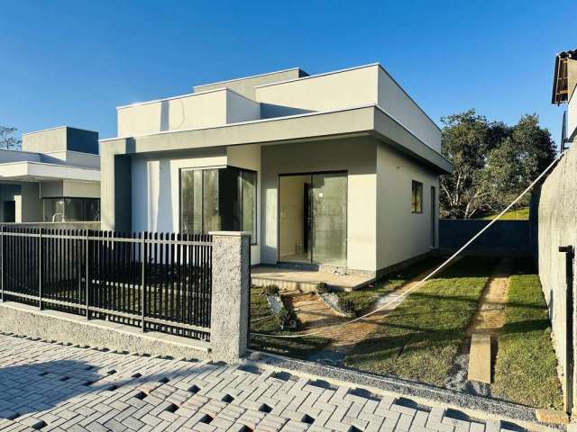 Casa com ótimo acabamento, à venda com 3 dormitórios, passagem lateral e um belo