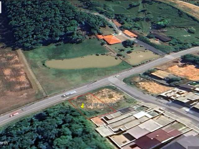 Terreno à venda com frente comercial, total de 411 m2 na Av. Brasil, no Bairro R