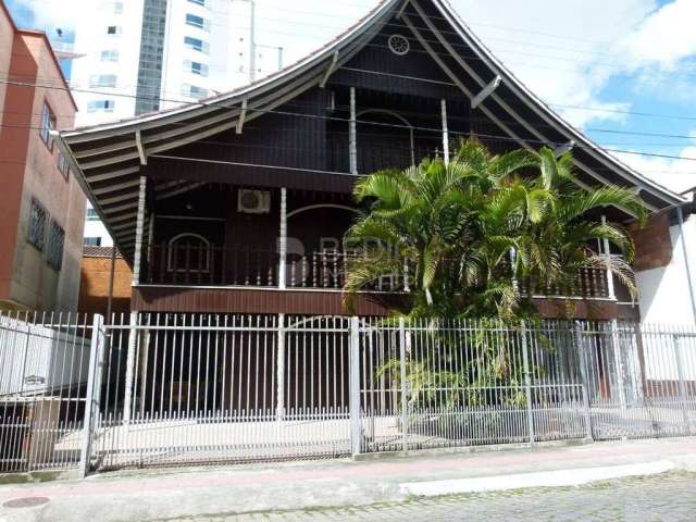 Casa 08 dormitórios a venda Centro Balneário Camboriú