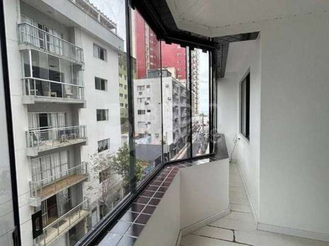 Apartamento 03 dormitórios quadra mar a venda Centro Balneário Camboriú