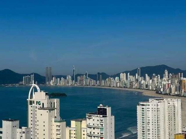 Apartamento mobiliado e decorado - andar alto com linda vista - 3 suítes - 3 vagas - área de lazer completa