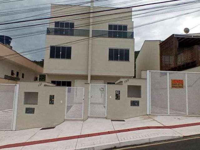 Locação anual - sobrado triplex - 3 suítes - 2 vagas - balneário camboriú/sc