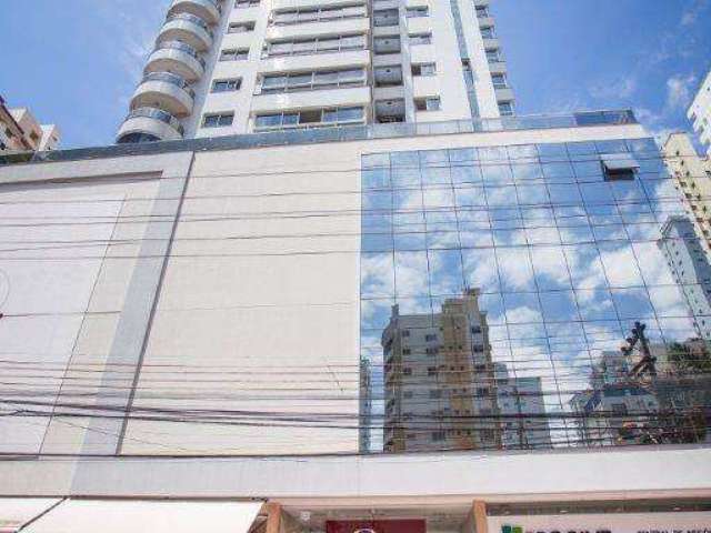 Oportunidade! Apartamento com 03 suítes quadra mar em Balneário Camboriú