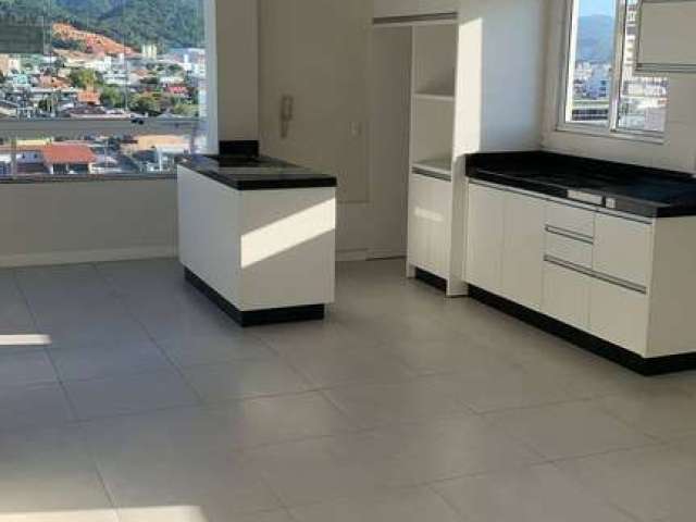 Apartamento com 02 suítes no centro de Camboriú