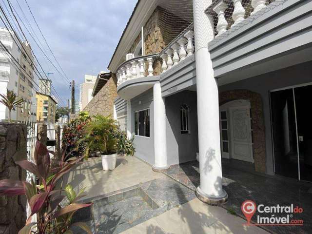 Casa com 5 dormitórios, sendo 2 suítes - 337 m² - venda por R$ 2.500.000 ou locação anual por R$ 13.000/mês - Nações - Balneário Camboriú/SC