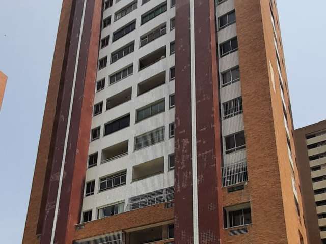 Apartamento  Nascente, próximo ao Colégio Batista c/ Sala, Varanda, 03 Suites, Cozinha, Área de Serviço, Armarios, Despensa, DCE, 02 Vagas e Condominio c/ Portaria 24 horas.