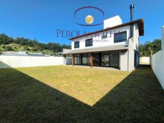 Casa de Alto Padrão em Condomínio Próximo à Praia de Cachoeira do Bom Jesus