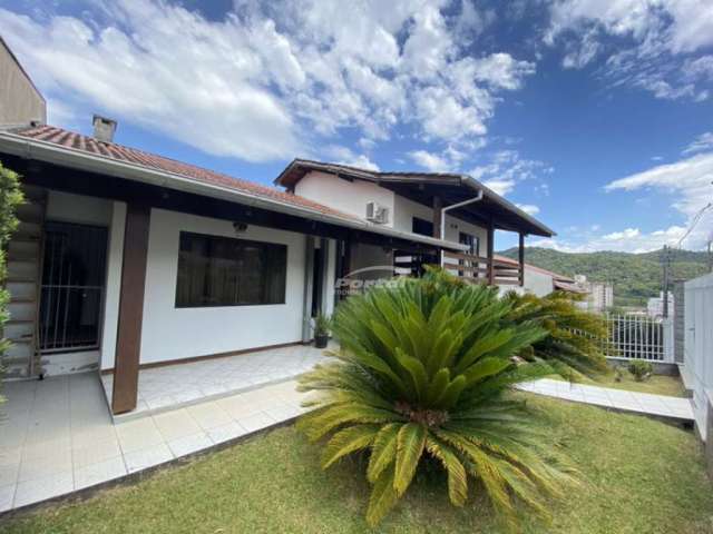 Casa com 4 quartos à venda no Garcia, Blumenau , 416 m2 por R$ 1.090.000