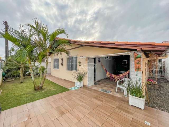 Casa com 3 quartos à venda no Centro, Penha , 136 m2 por R$ 635.000