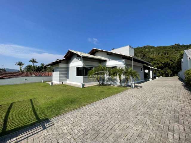 Casa com 3 quartos à venda no Gasparinho, Gaspar , 443 m2 por R$ 1.740.000