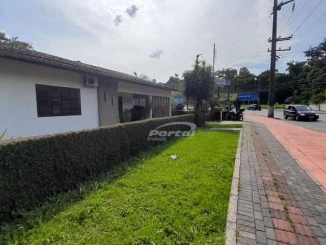 Casa com 3 quartos para alugar na Escola Agrícola, Blumenau , 140 m2 por R$ 3.800