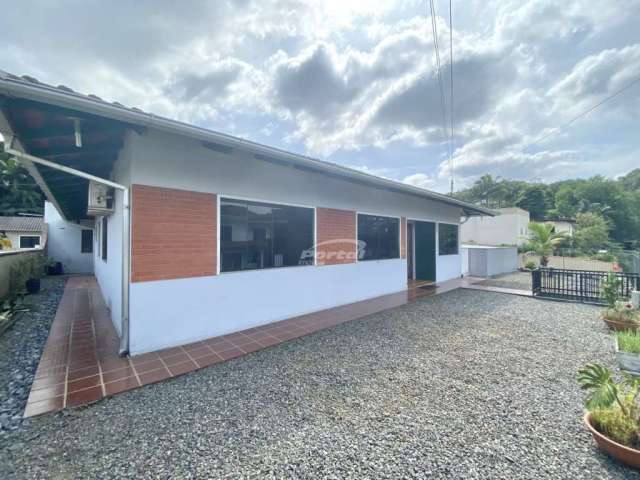 Casa com 4 quartos para alugar no Itoupava Central, Blumenau , 160 m2 por R$ 3.500