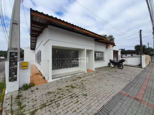 Casa comercial com 3 salas para alugar no Coloninha, Gaspar , 120 m2 por R$ 2.500