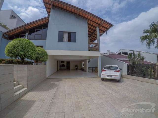 Casa com 4 quartos para alugar no Itoupava Norte, Blumenau , 320 m2 por R$ 5.500