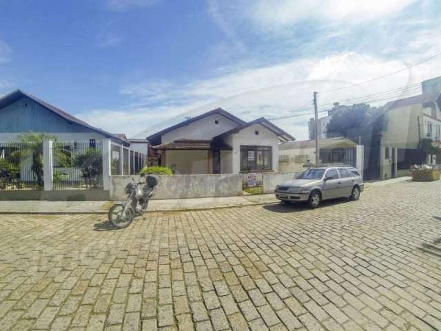 Casa com 3 quartos para alugar no Garcia, Blumenau , 63 m2 por R$ 1.800