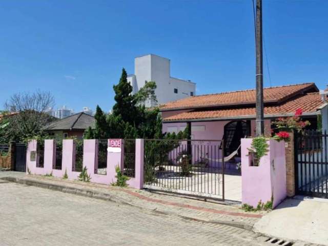 Casa com 3 quartos à venda no Itacolomi, Balneário Piçarras  por R$ 735.000