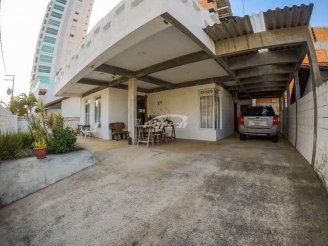 Casa com 3 quartos para alugar no Itacolomi, Balneário Piçarras , 253 m2 por R$ 8.500