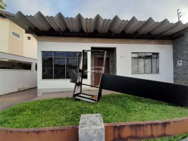 Casa com 5 quartos para alugar no Garcia, Blumenau , 180 m2 por R$ 3.500