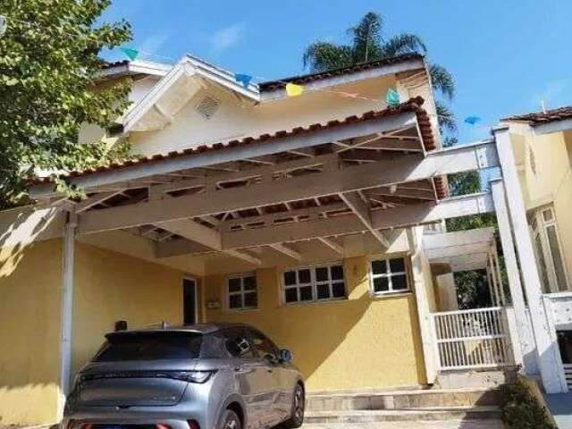 Casa 4 dormitórios em Cotia/SP na Granja Viana no Condomínio Villagio Granja 130m²