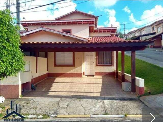 Casa térrea à venda semi geminada em Cotia/SP no Jardim Petrópolis no condomínio residencial Recanta das Graças I com 65m²