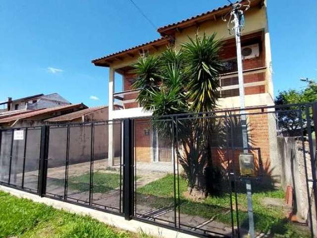 Casa com 3 quartos à venda na Silvio de Freitas Remédio, 68, Parque 35, Guaíba por R$ 740.000