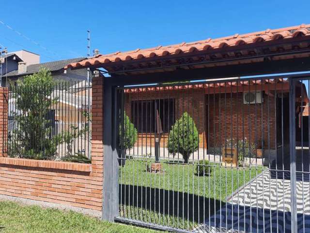 Casa com 3 quartos à venda na Rua Lothar Zenker, 183, Centro, Guaíba por R$ 549.000