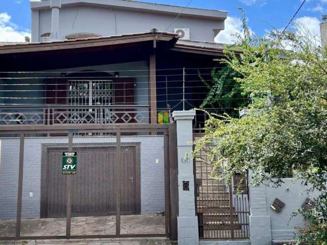 Casa com 3 Quartos, 1 suíte,  4 banheiros e 3 vagas de garagem, 260 m²