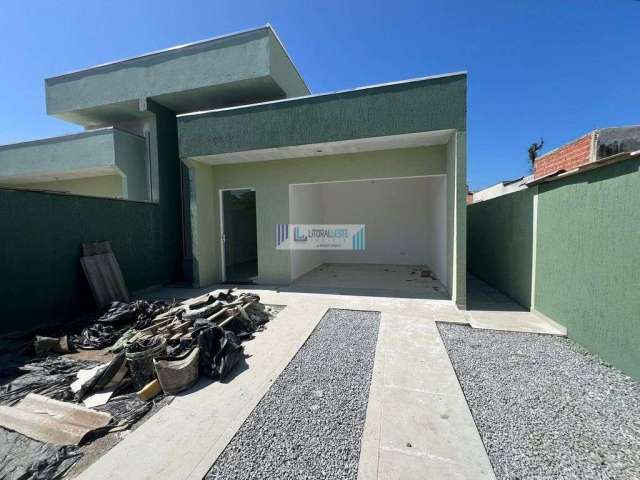 Residência nova no Balneário Luciane, 3 dormitórios / suíte, Edícula e Piscina.