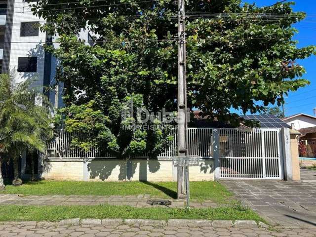 Casa para Venda em Guaratuba, Centro, 3 dormitórios, 2 banheiros, 3 vagas