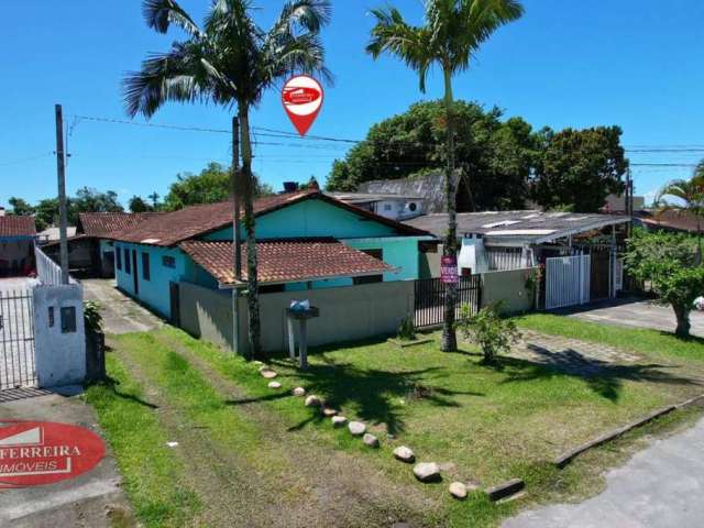 Terreno com 03 casas