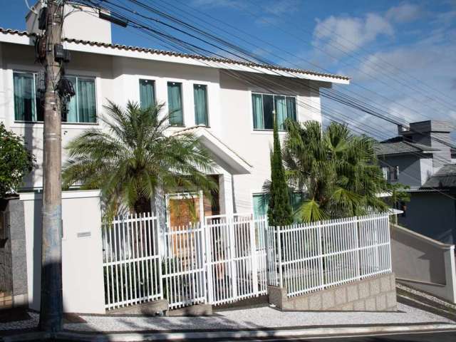 Casa mobiliado à venda no ariribá em balneário camboriú