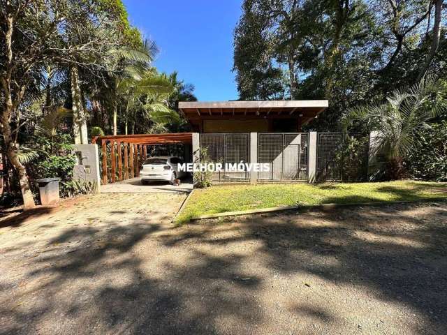 Casa à venda na Praia do Estaleiro  em Balneário  Camboriú