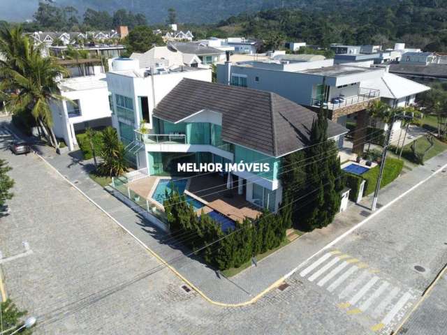 Vivendas do Atlântico - Casa Alto Padrão á venda com 4 suítes com Vista mar localizada na praia do Estaleiro em Balneário Camboriú.