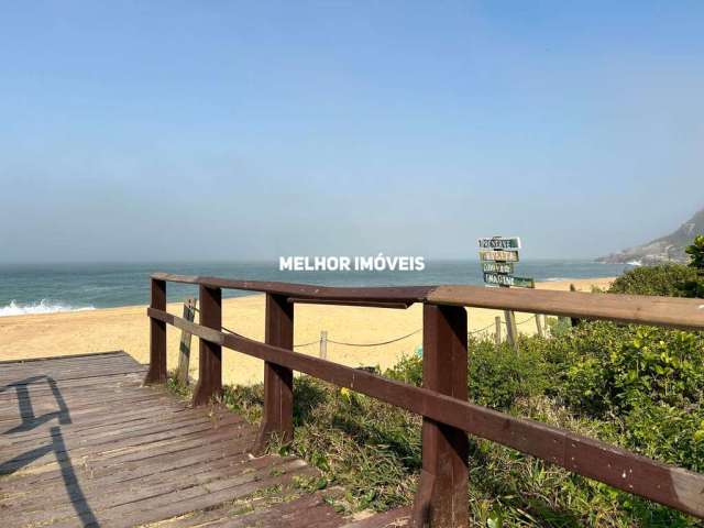 Terreno á venda na  Quadra Mar na Praia do Estaleiro em Balneário Camboriú