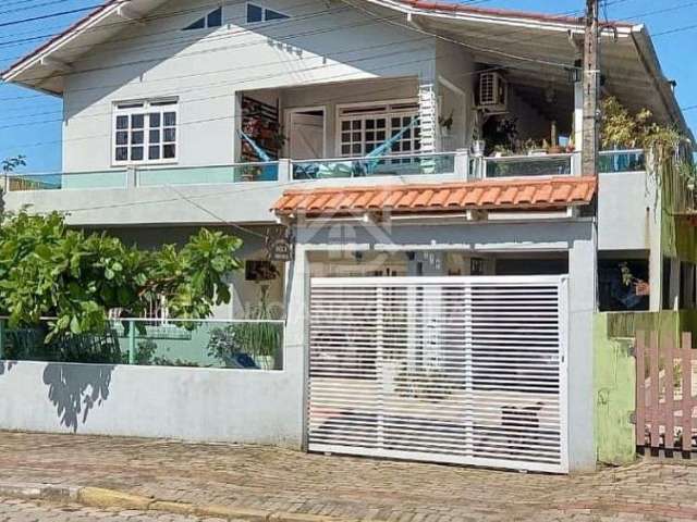 Sobrado residencial 2 suítes + 5 dormitórios, Ótimo para investimento, Centro, Bombinhas.