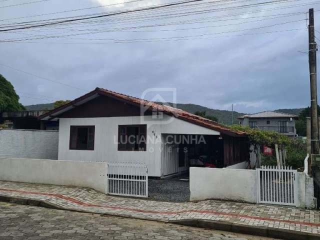 Casa com 3 quartos à venda em Bombas, Bombinhas  por R$ 900.000