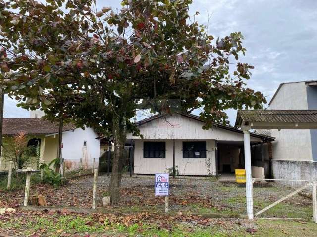 CASA EM ITAPOA, 3 quartos, 2 banheiros, sala e cozinha