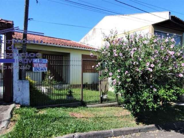 Casa a venda com 4 dorm. 2 suítes, garagem fechada, pormar, jardim, pátio, churrasqueira, aceita imóvel em parte de pagamento.