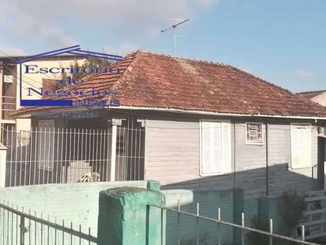 Casa para investimento em locação ou para família grande, ótima localização, 5 dormitórios e aceita imóvel de menor valor.