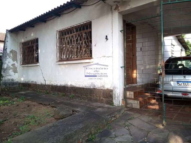 Oportunidade Imperdível: Terreno com Casa Antiga de 75,00 m² à venda em Porto Alegre-RS, Bairro Cavalhada. Ideal para Investidores!