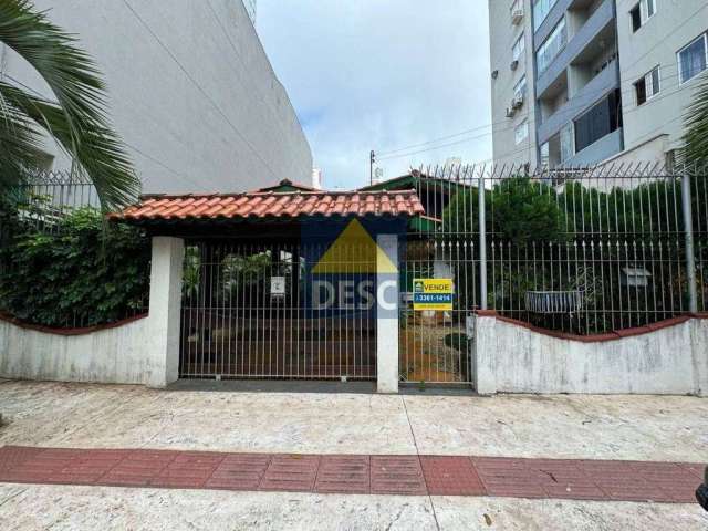 Casa de 03 dormitórios à venda no Centro de Balneário Camboriú