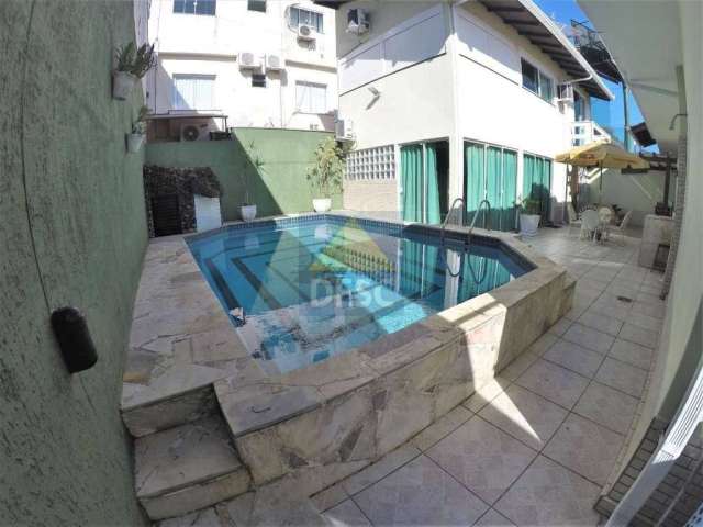 Casa com piscina à venda em Balneário Camboriú