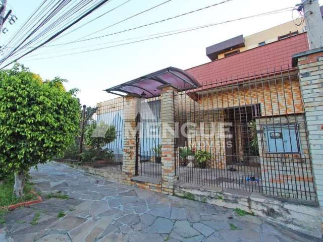 Casa com 5 quartos à venda na Rua Umbú, 566, Passo da Areia, Porto Alegre por R$ 1.350.000